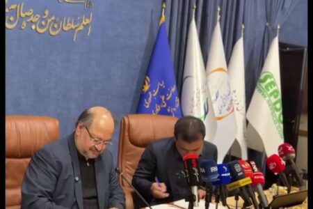 انعقاد بزرگترین قرارداد تولید, بار اول توسط هلدینگ خلیج فارس/امضای شریعتمداری و افشین پای تفاهمنامه «فارس» با معاونت علمی ریاست‌جمهوری