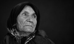 خاله عصمت؛ قدیمی‌ترین بانوی معدن‌کار ایران درگذشت