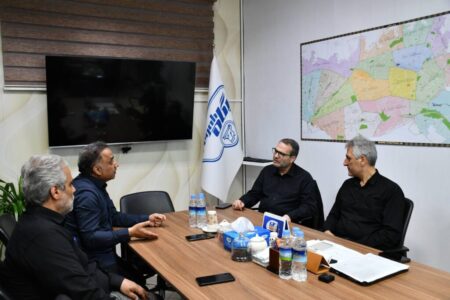 خدمت‌رسانی صنایع شیر ایران (پگاه) به زائران مراسم وداع با رهبر شهید در مشهد مقدس