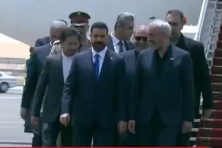 نخست‌وزیر عراق با استقبال وزیر اقتصاد وارد تهران شد