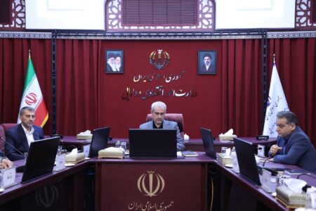 آیین تکریم و معارفه دبیر شورای عالی مناطق آزاد برگزار شد/ ماموریت وزیر اقتصاد به فروزان برای اجرای «برنامه بازآفرینی و تحول مناطق آزاد»