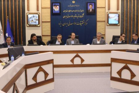 بازدید مدیرعامل ایمپاسکو از مرکز تحقیقات مواد معدنی یزد