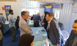 برپایی میز خدمت بانک ایران زمین در نماز جمعه تهران