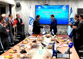امضای تفاهمنامه همکاری بیمه آسیا و شرکت مخابرات ایران