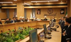 نقش آفرینی راهبردی مدیرعامل بیمه البرز در توسعه بازار این شرکت؛ امضای تفاهم نامه و قرارداد کلان بیمه ای با مرکز خدمات حوزه های علمیه کشور​