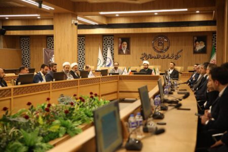 نقش آفرینی راهبردی مدیرعامل بیمه البرز در توسعه بازار این شرکت؛ امضای تفاهم نامه و قرارداد کلان بیمه ای با مرکز خدمات حوزه های علمیه کشور​