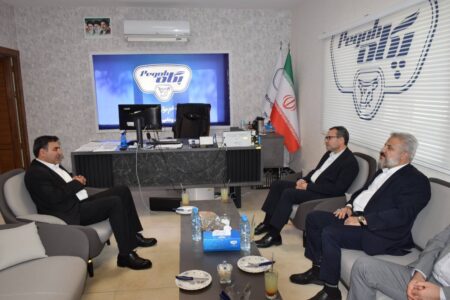 نریمانی راد در بازدید از شرکت کشت و صنعت و دامپروری پگاه فارس:شرکت کشت و صنعت و دامپروری پگاه فارس محور توسعه منطقه است