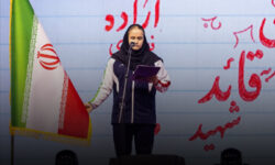 قرائت بخشی از سوگندنامه مراسم بدرقه کاروان ورزشی ایران توسط ورزشکار مورد حمایت بانک اقتصادنوین