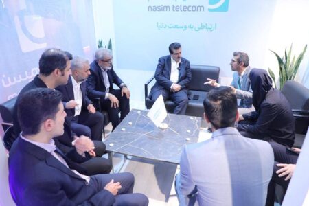 بازدید مدیرعامل بانک رفاه کارگران از نمایشگاه الکامپ؛ تأکید بر توسعه بانکداری دیجیتال و حمایت همه‌جانبه از زیست‌بوم فناوری و نوآوری کشور