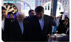 میزبانی بانک صادرات ایران از معاون اول رئیسجمهور در نمایشگاه الکامپ/ قدردانی محمدرضا عارف از عرضه خدمات هوشمند به مشتریان