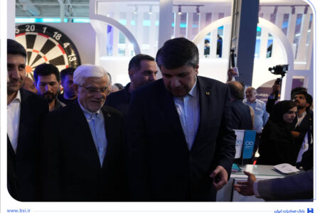 میزبانی بانک صادرات ایران از معاون اول رئیس‌جمهور در نمایشگاه الکامپ/ قدردانی محمدرضا عارف از عرضه خدمات هوشمند به مشتریان