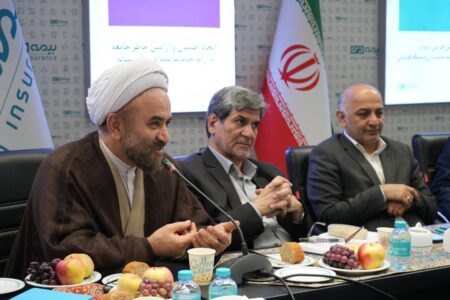 رونمایی “دی نامیت” بیمه دی با حضور خانواده دو شهید دانش آموز میناب