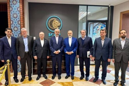 بازدید وزیر اقتصاد از میربیزنس بانک/ تأکید بر توسعه زیرساخت‌های مالی و تجاری ایران و روسیه