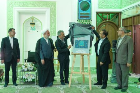 رونمایی از کتاب تفسیر سوره حمد استاد غضنفری در بانک مسکن