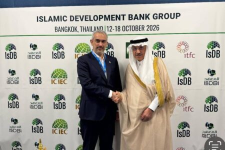 دیدار وزیر اقتصاد با رئیس بانک توسعه اسلامی/ تاکید مدنی زاده بر تسریع در تعیین تکلیف طرح‌های مورد حمایت بانک توسعه اسلامی